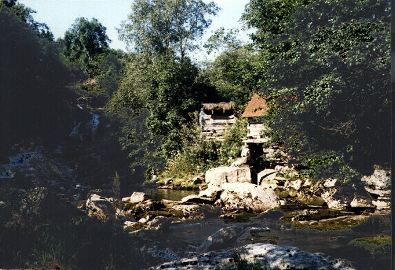 mo027.jpg - Kvernhuset ved "Perdammen" ca. 1975 - The Kvien water-mill about 1975