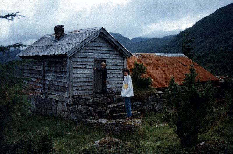 mo038.jpg - Kvie-selet p Navestylen 1983. P bildet: Fredrik Sindre Kvien og Sissel Kvien (Foto: Tor Kvien).