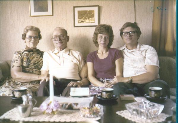 Jukams1980.jpg - Jukam family in Oslo 1981: Ardis, Clarence, Elaine, nee Brodos, Donald