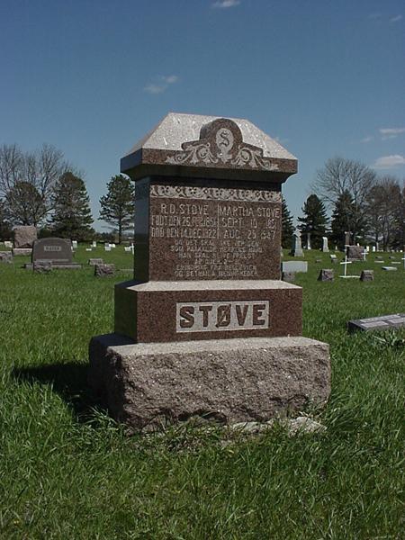 StoveStone.jpg - Minnesten over Rasmus D. Stve/R. D. Stove headstone at Belleview Cemetery, Howard, Miner County, SD.
