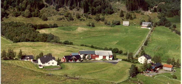 Aardal.jpg - Parti fra Årdal - View of Aardal farm of former Davik Parish which now belongs to Eid Parish, Nordfjord.