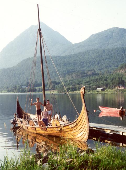 BjorkedalVikings.jpg - Vikinger i Bjrkedalen/Vikings at Lake Bjrkedalen where the viking ships are built.